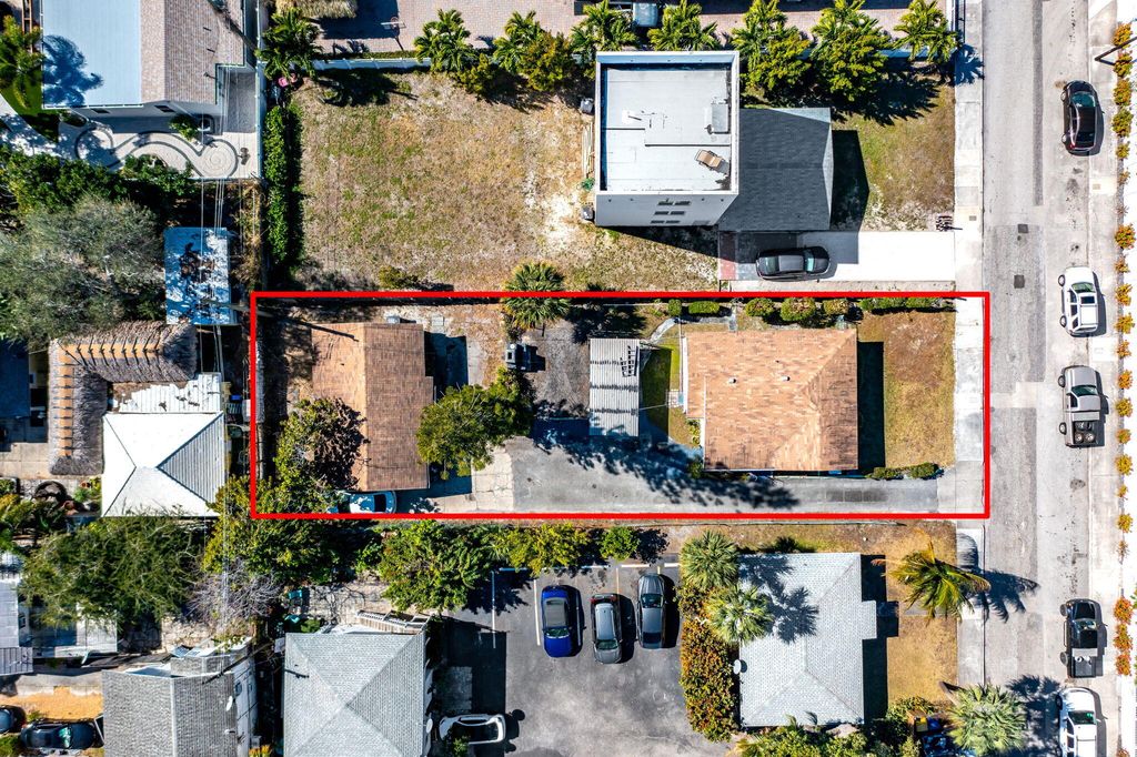 Photo of 318 N Lakeside Court, West Palm Beach, FL 33407 (MLS # R11164582)