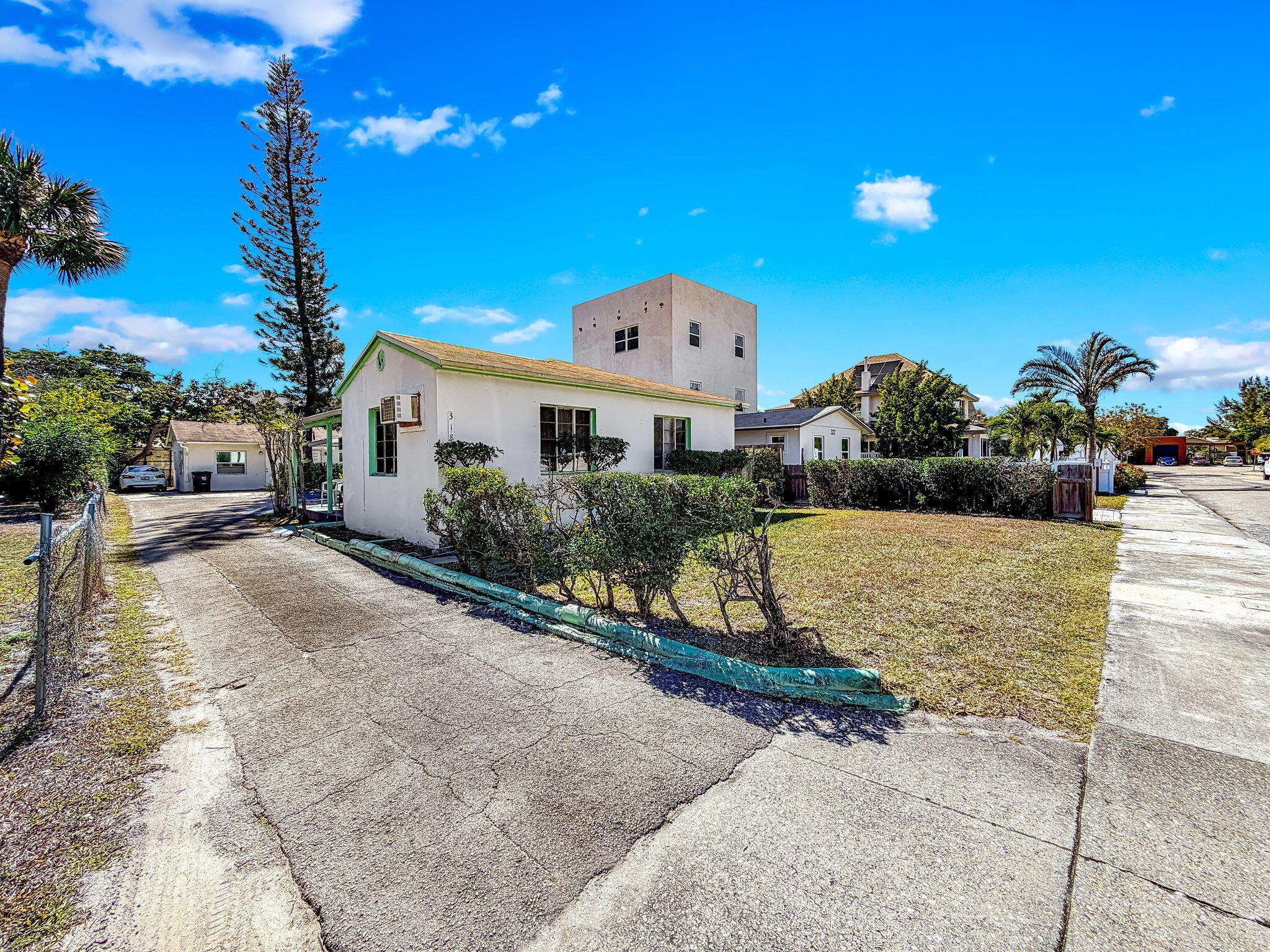 LAKESIDE COURT - Residential Income