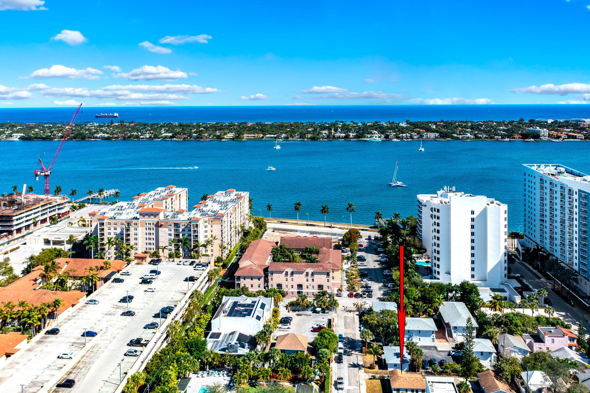 318 N Lakeside Court