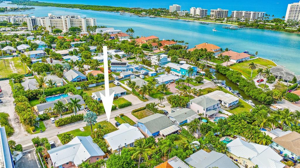 Photo of 3446 Palm Court, Jupiter, FL 33469 (MLS # R10800284)