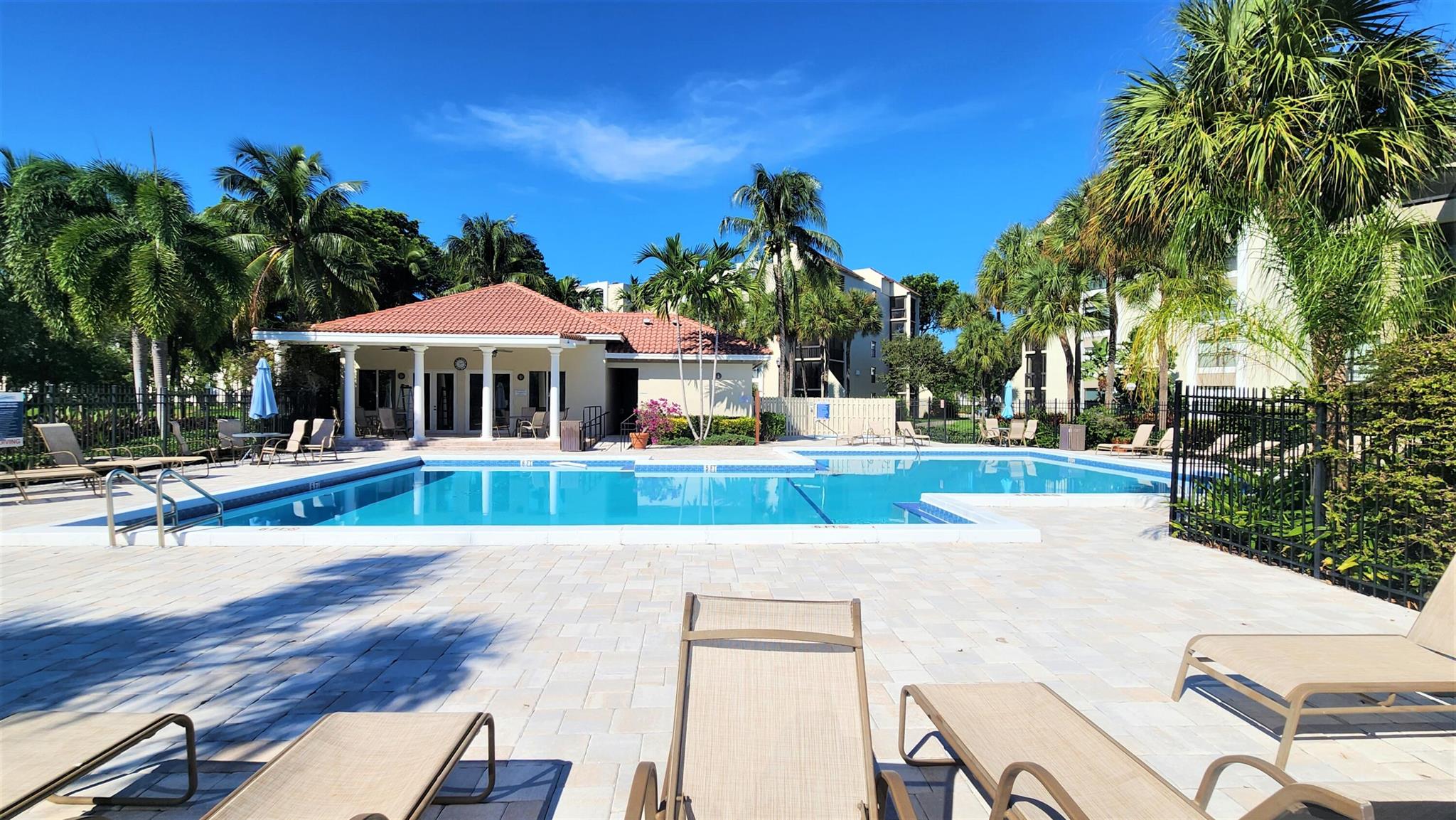 LAKESIDE CONDO - Residential