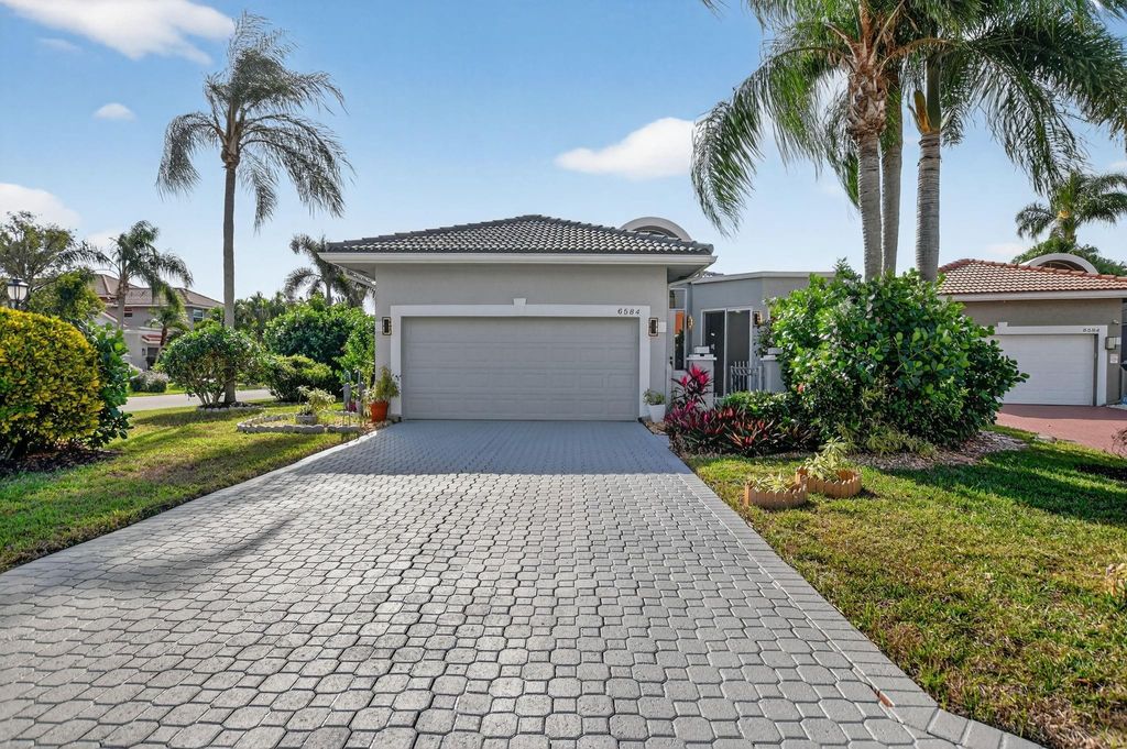Photo of 6584 Hampton Cir, Boca Raton, FL 33496 (MLS # F10541902)