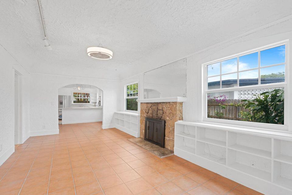 LAKE WORTH TOWN OF - Residential