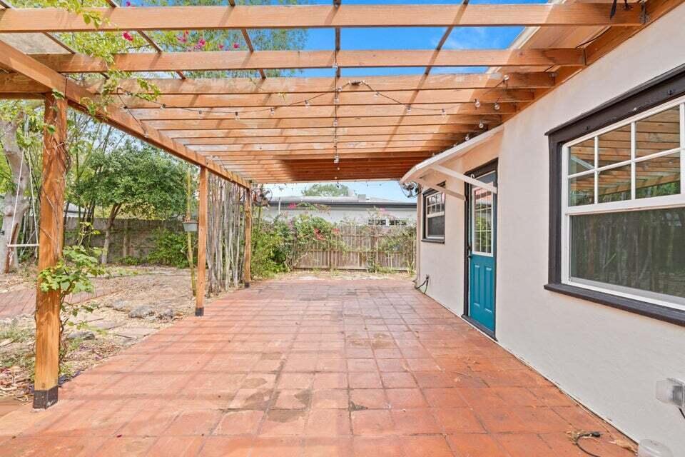 LAKE WORTH TOWN OF - Residential