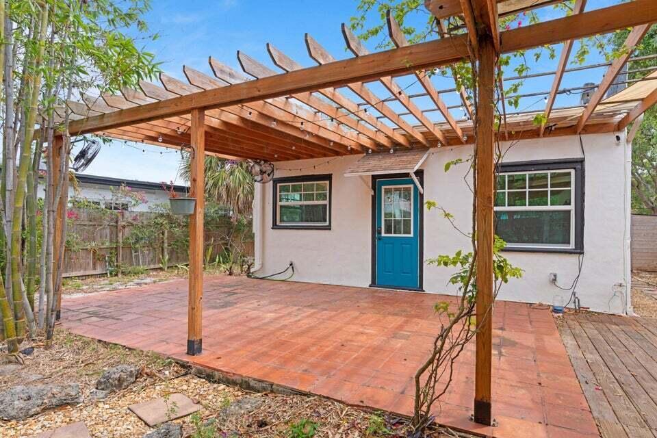 LAKE WORTH TOWN OF - Residential