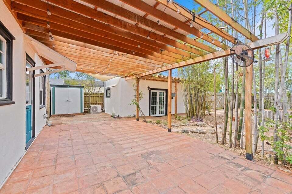 LAKE WORTH TOWN OF - Residential