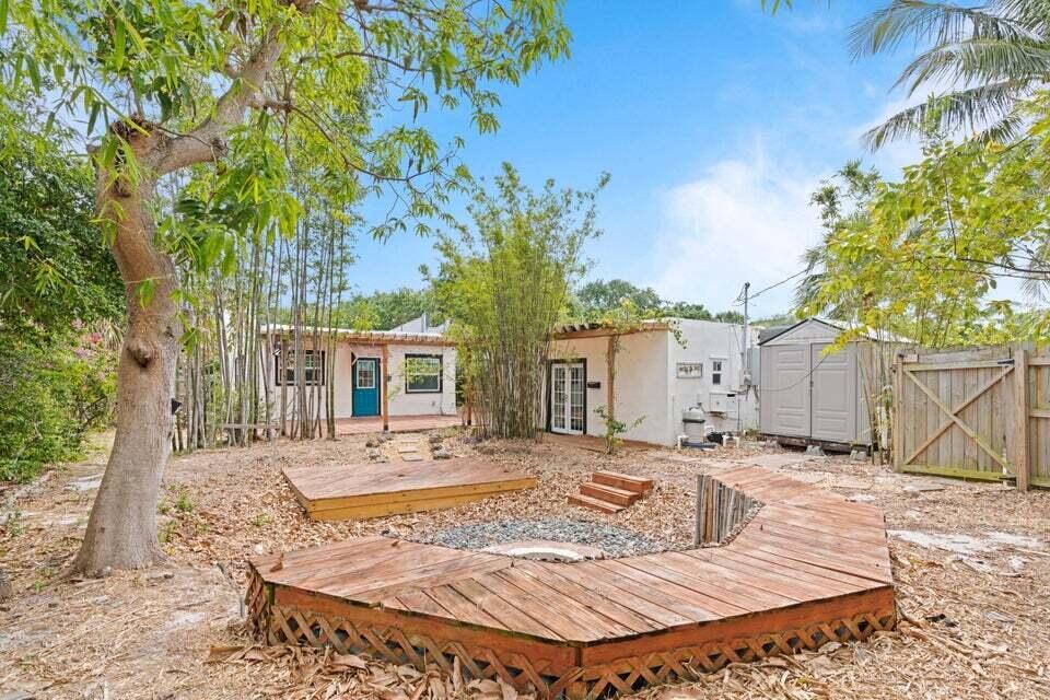 LAKE WORTH TOWN OF - Residential