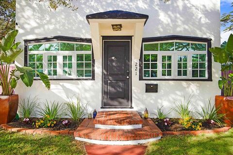 Photo of 221 N Ocean Breeze, Lake Worth Beach, FL 33460 (MLS # R11135539) Photo of 221 N Ocean Breeze, Lake Worth Beach, FL 33460 (MLS # R11135539)