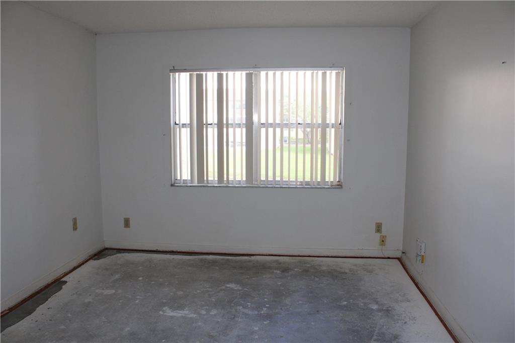SUNRISE LAKES - Residential