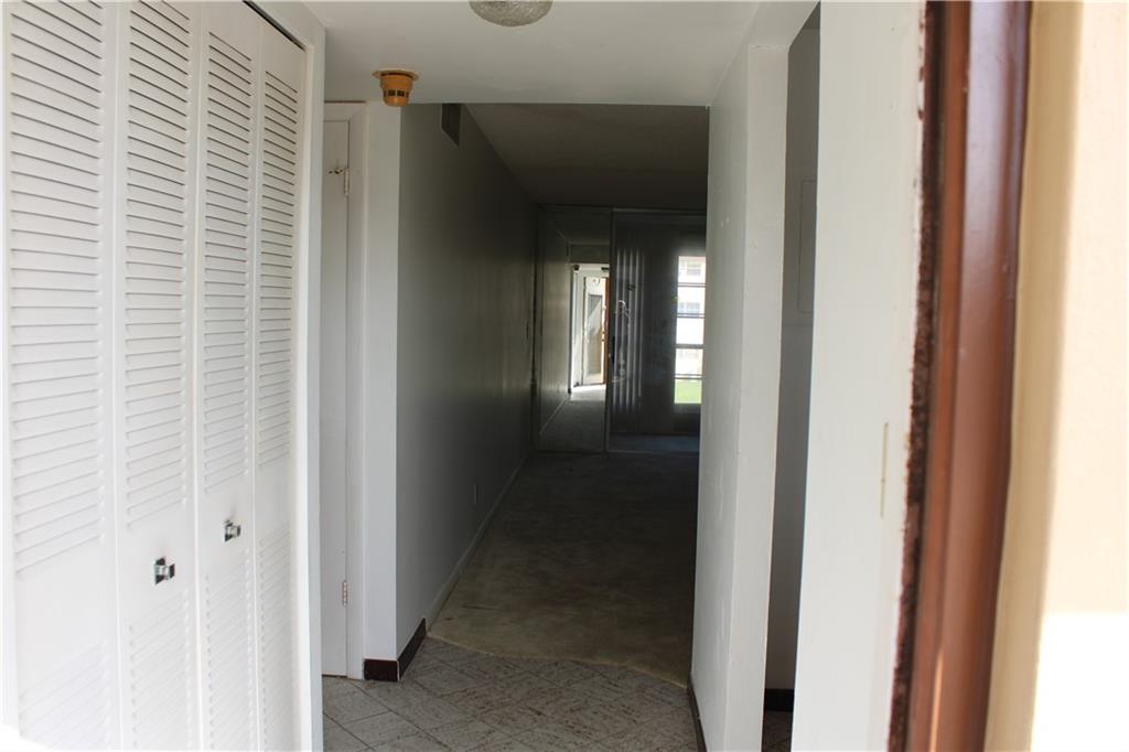 SUNRISE LAKES - Residential