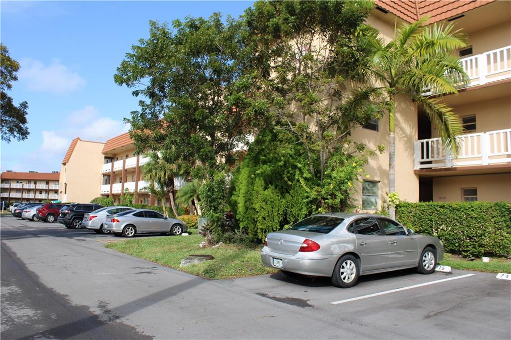 SUNRISE LAKES - Residential