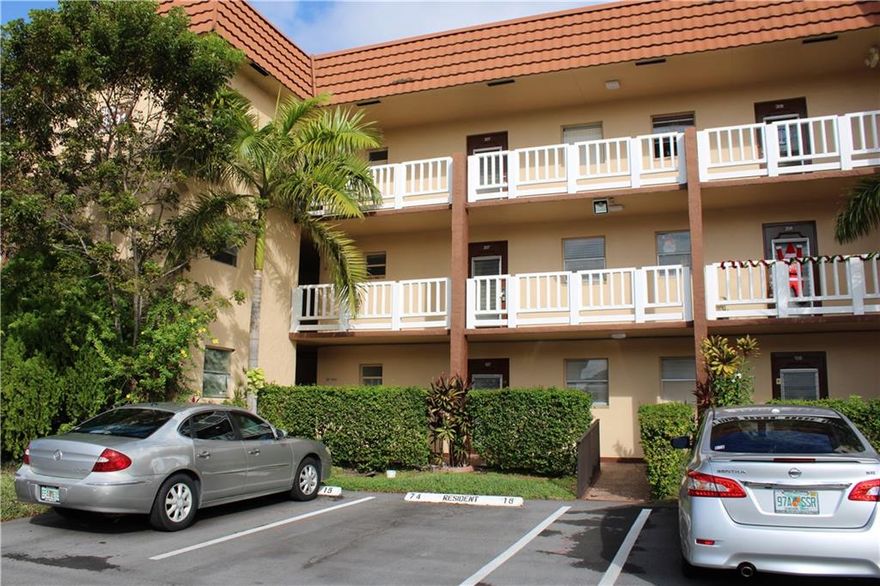 HANDYMAN SPECIAL THAT WILL NOT LAST IN THIS MARKET. GREAT WATER VIEW. READY TO MAKE IT THE WAY YOU WANT. VALUE FAR EXCEEDS WORK REQUIRED.  GLASS ENCLOSED BALCONY.  670 CREDIT SCORE AND 2400 MONTHLY INCOME REQUIRED BY THE ASSOCIATION. POF, POI AND CREDIT SCORE TO BE SUBMITTED WITH ALL OFFERS. CALL SHOWING TIME FOR ACCESS. ASSOCIATION REPRESENTS THEMSELVES AS HOUSING FOR OLDER PERSONS.