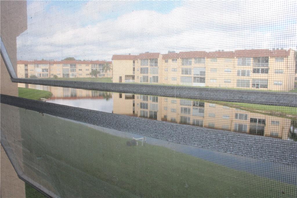 SUNRISE LAKES - Residential
