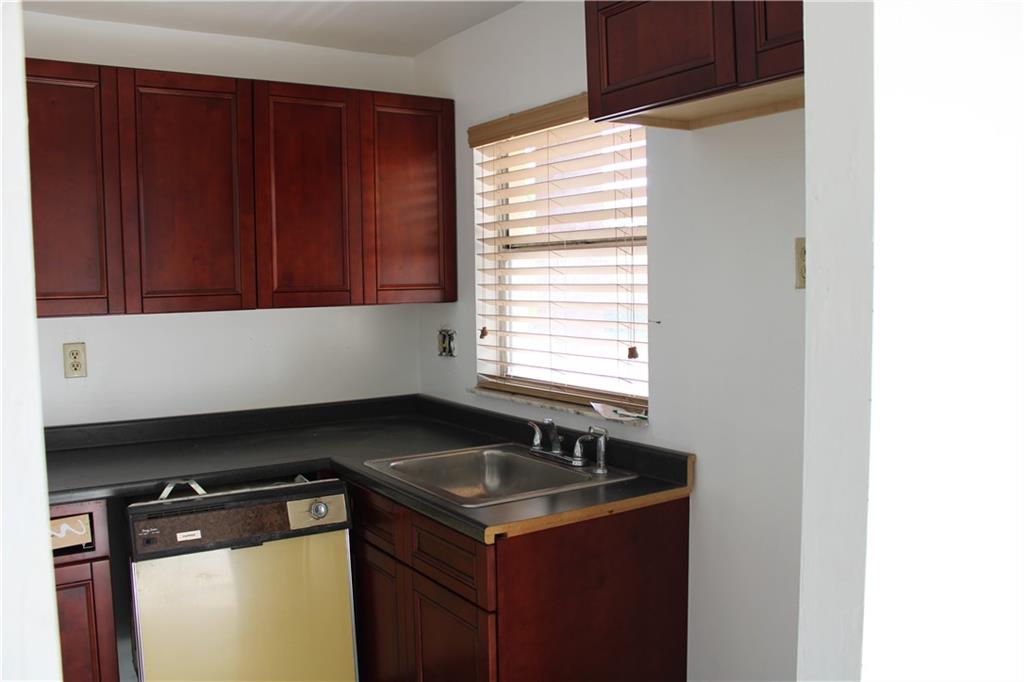 SUNRISE LAKES - Residential