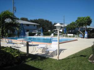 TEQUESTA GARDEN CONDO 5 - Residential