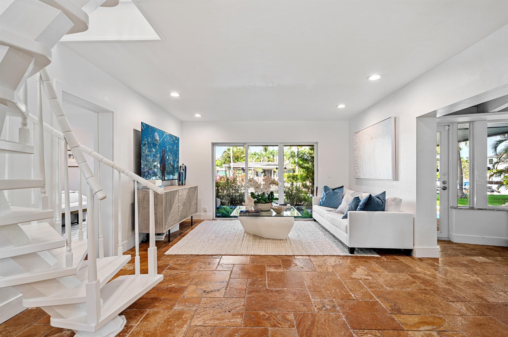 HARBOUR EAST - Residential