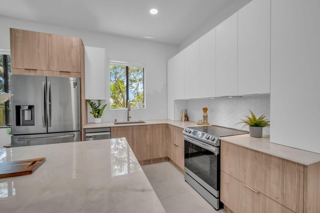 Photo of 2420 Venetian Way #2420, Boynton Beach, FL 33426 (MLS # F10519278)