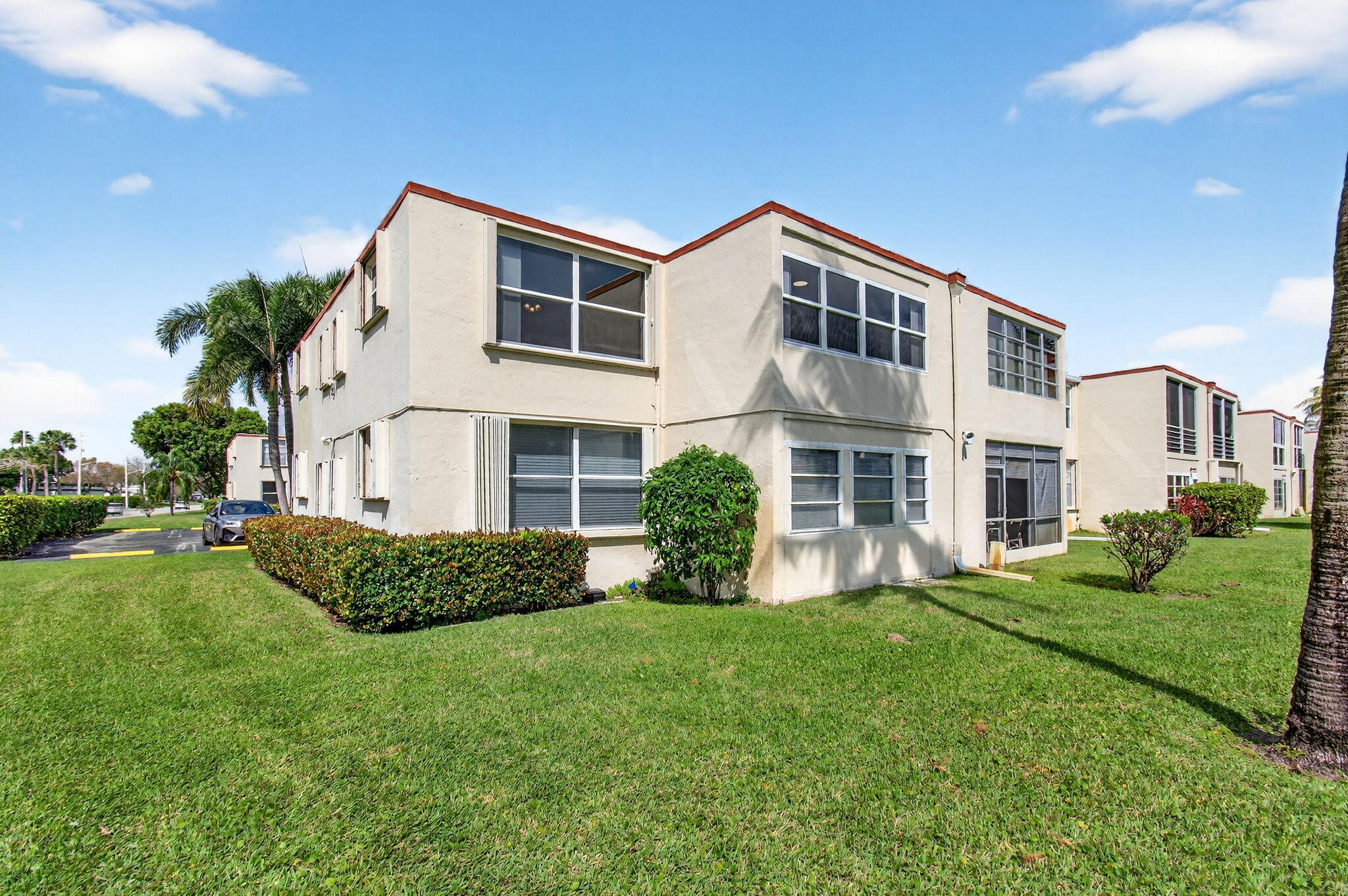 VILLAGES OF ORIOLE ABBEY CONDO - Residential