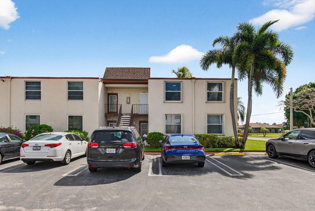 Photo of 9 Willowbrook Lane #208, Delray Beach, FL 33446 (MLS # B26008253)