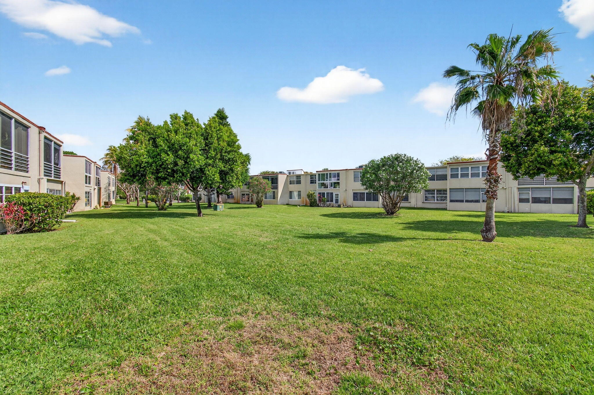 VILLAGES OF ORIOLE ABBEY CONDO - Residential