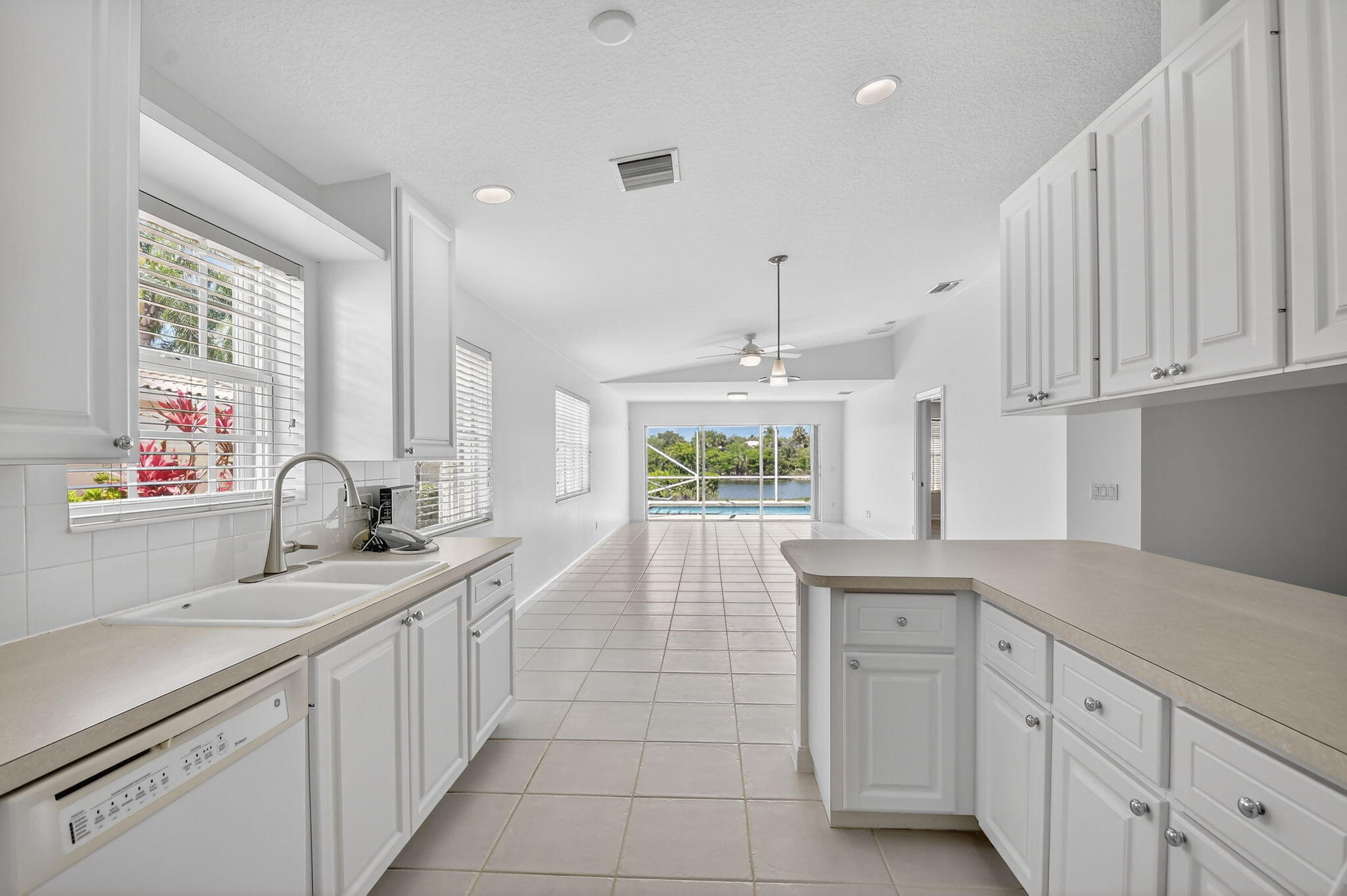 VILLAGEWALK OF WELLINGTON 4 - Residential