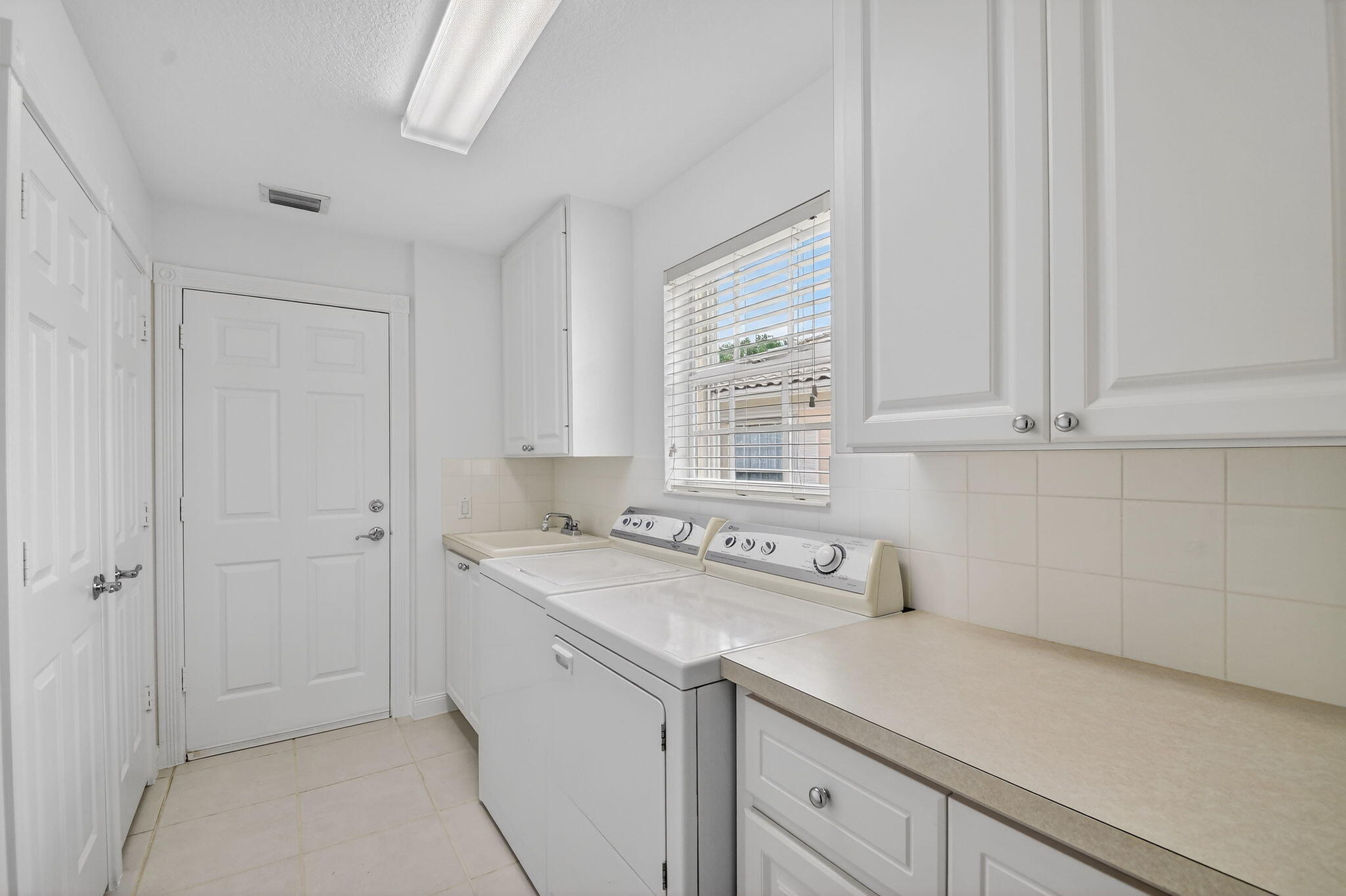 VILLAGEWALK OF WELLINGTON 4 - Residential