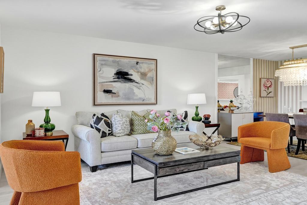 SUNRISE LAKES IV - Residential