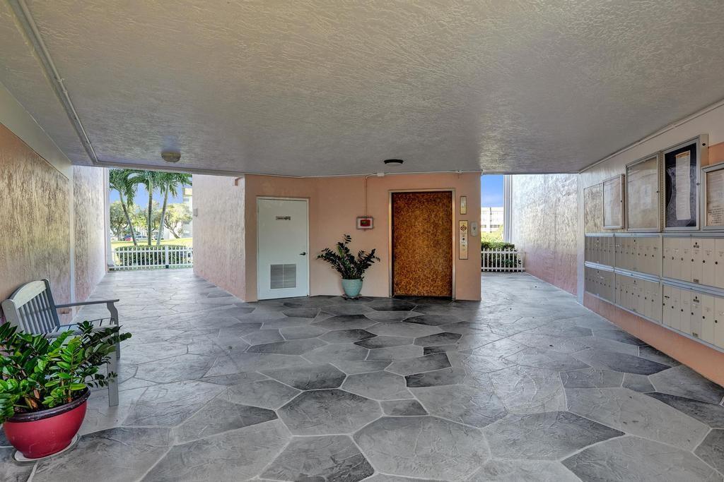 SUNRISE LAKES IV - Residential