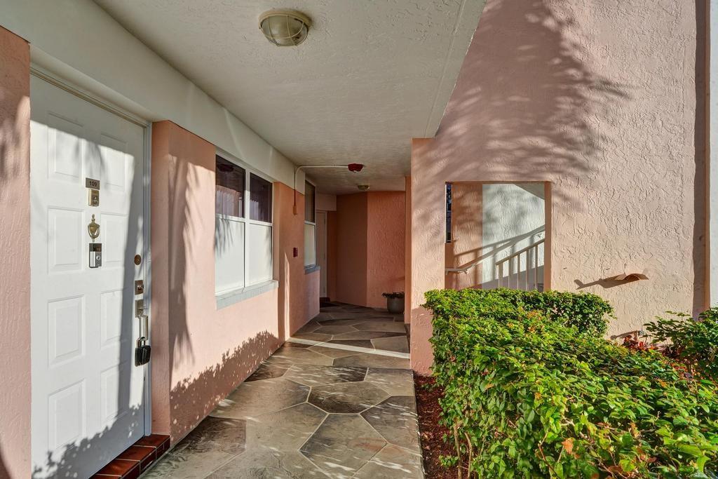 SUNRISE LAKES IV - Residential