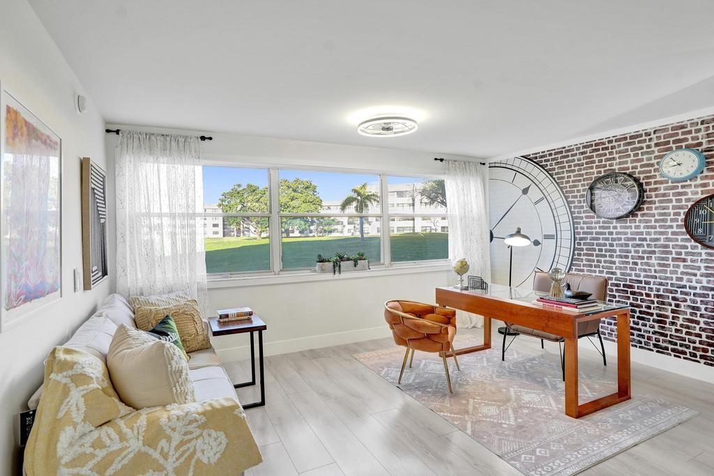 SUNRISE LAKES IV - Residential