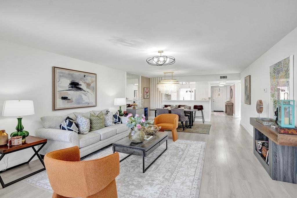 SUNRISE LAKES IV - Residential