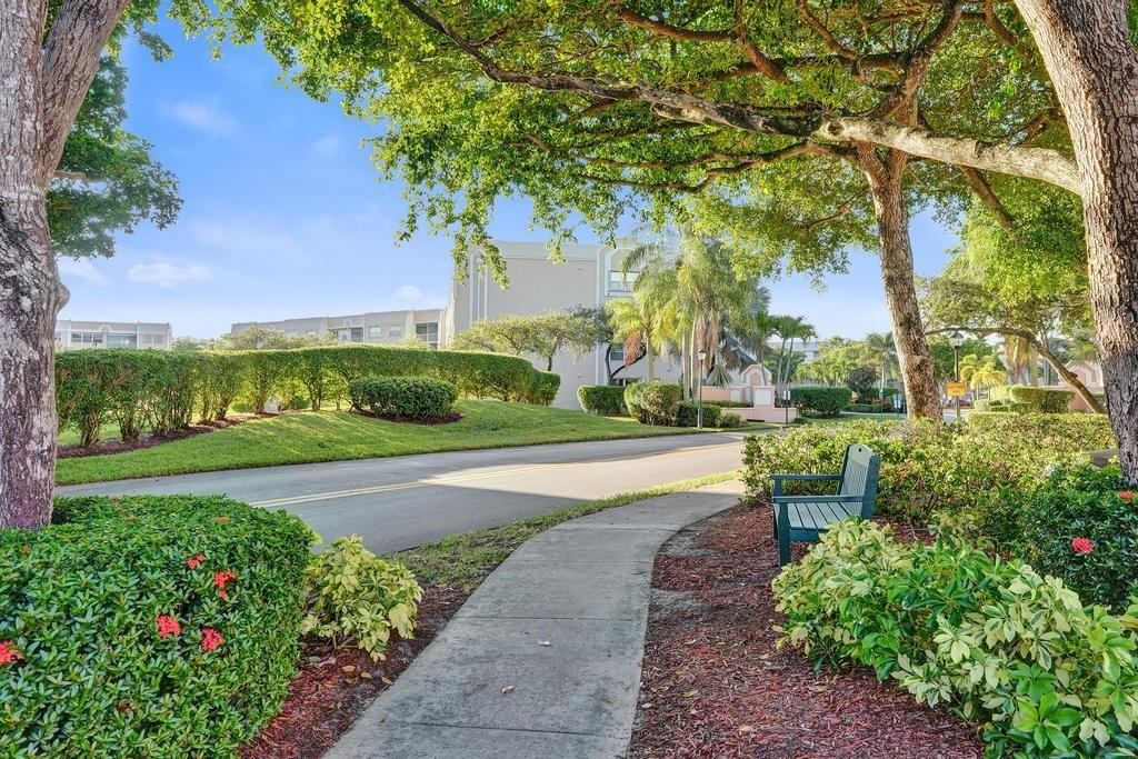 SUNRISE LAKES IV - Residential