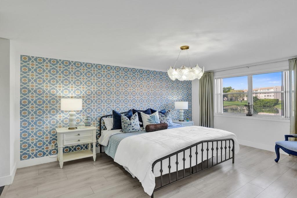 SUNRISE LAKES IV - Residential
