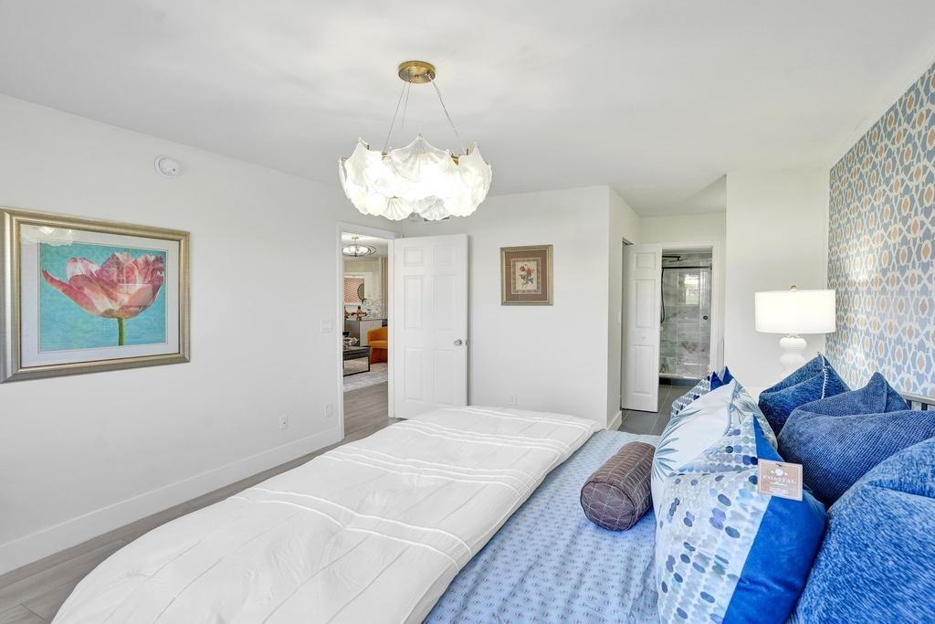 SUNRISE LAKES IV - Residential