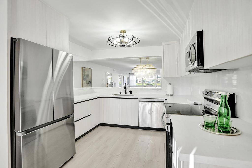 SUNRISE LAKES IV - Residential