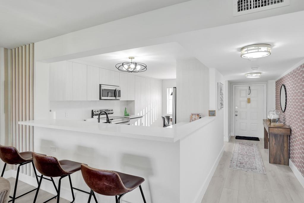 SUNRISE LAKES IV - Residential