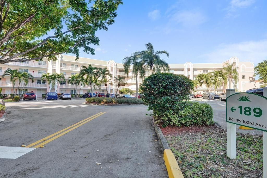 SUNRISE LAKES IV - Residential