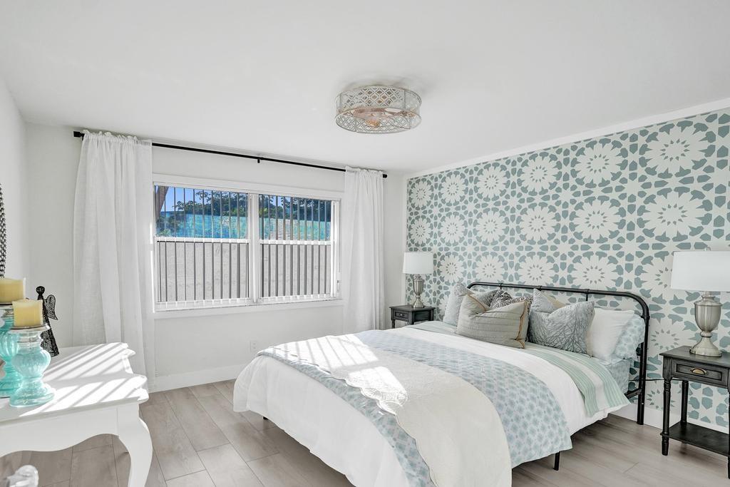 SUNRISE LAKES IV - Residential
