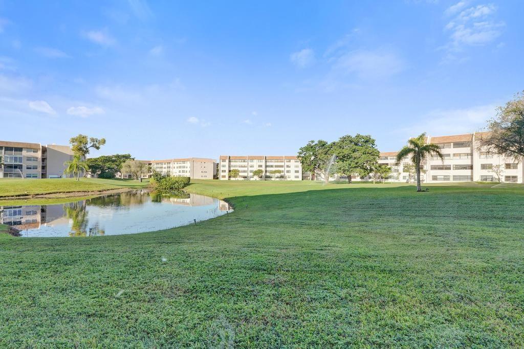 SUNRISE LAKES IV - Residential