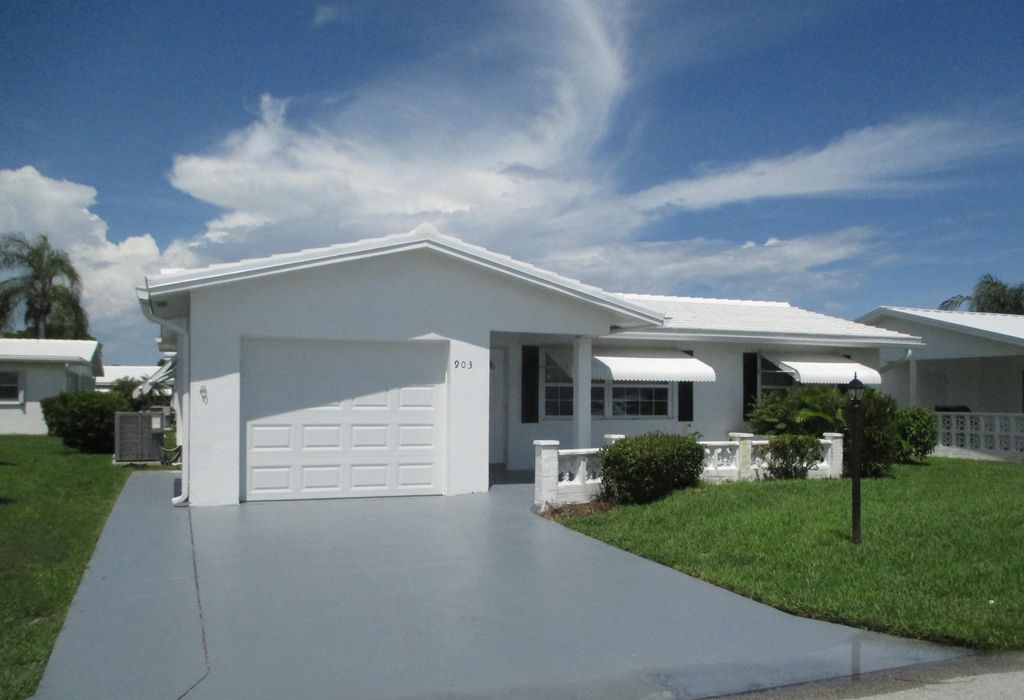 Photo of 903 SW 6th Avenue, Boynton Beach, FL 33426 (MLS # R11020807)