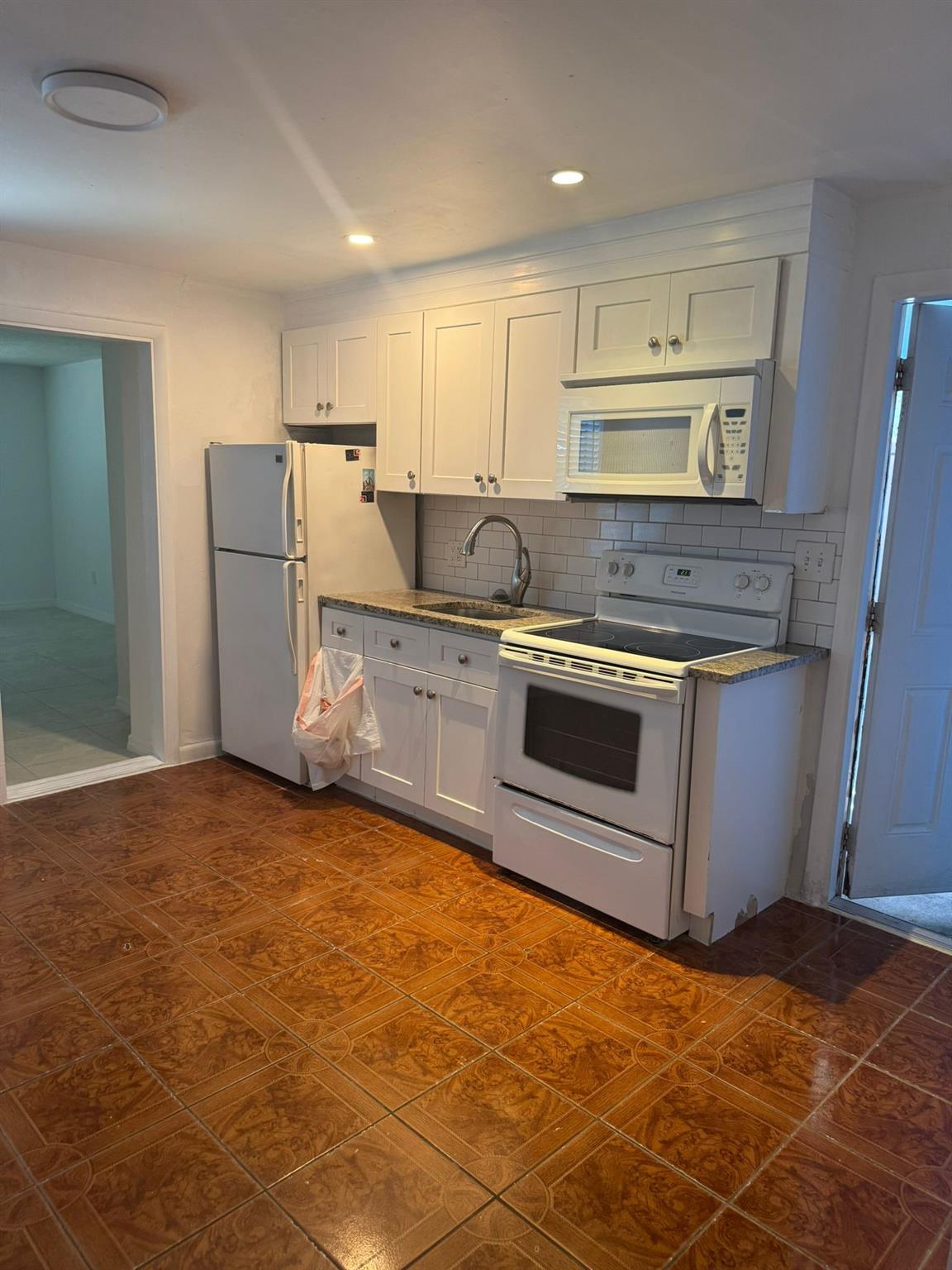 View photos, virtual tours, details... 533 NE 15th St