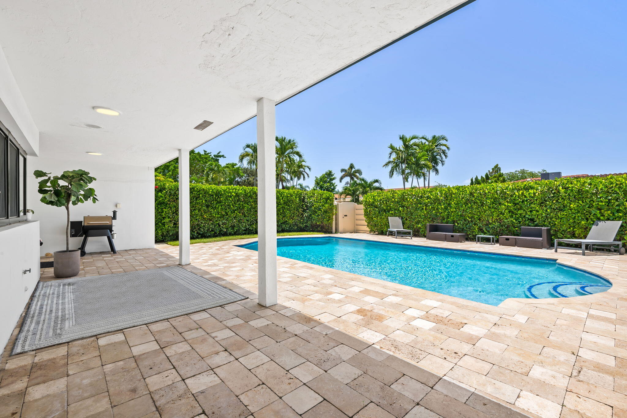 Photo 1 of 28 — 5122 CLEVELAND Street, Hollywood, FL 33021