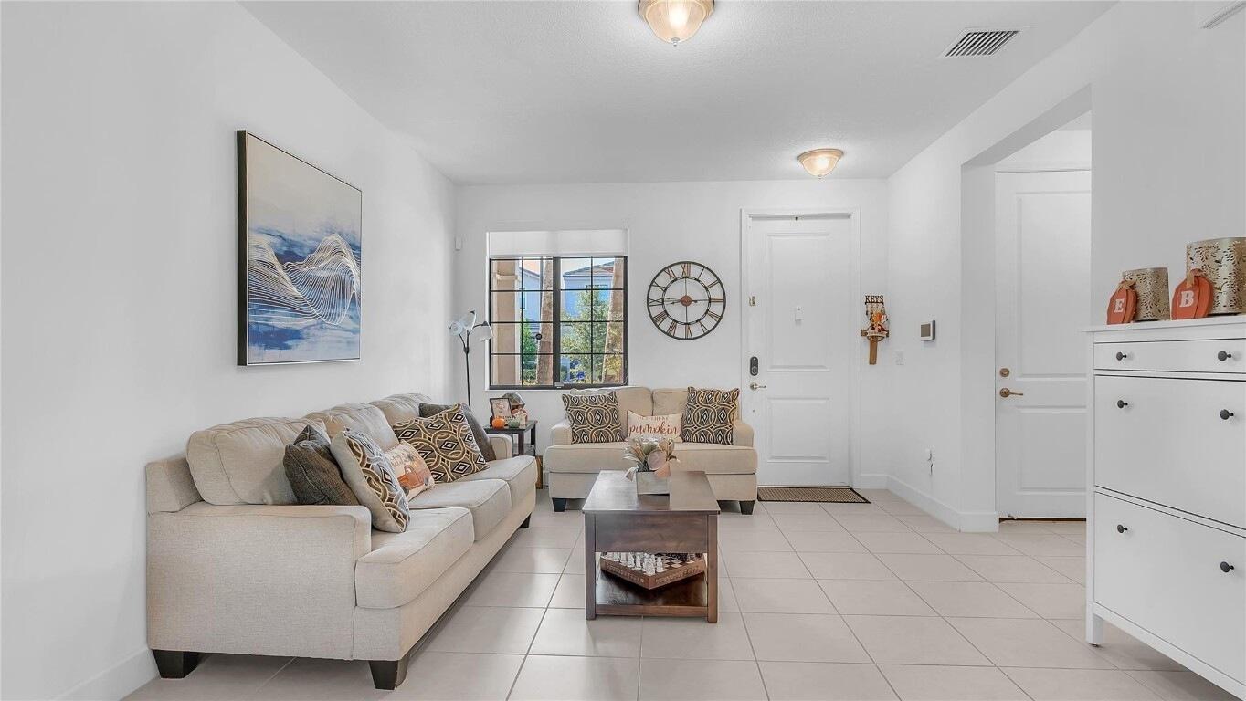 RESIDENCES AT PALM AIRE - Residential Lease