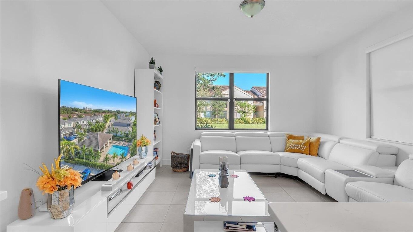 RESIDENCES AT PALM AIRE - Residential Lease