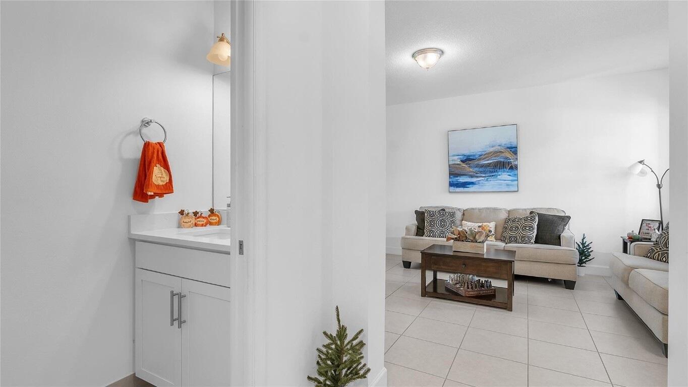 RESIDENCES AT PALM AIRE - Residential Lease