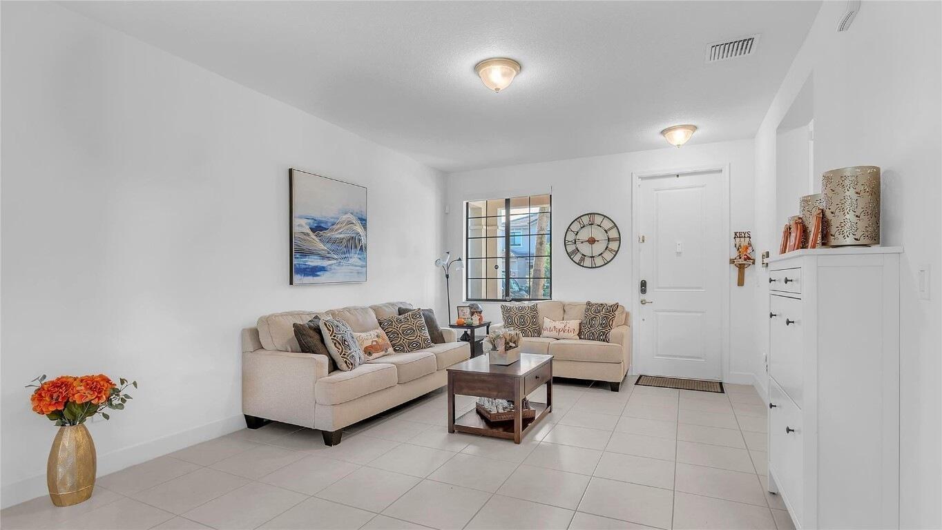 RESIDENCES AT PALM AIRE - Residential Lease