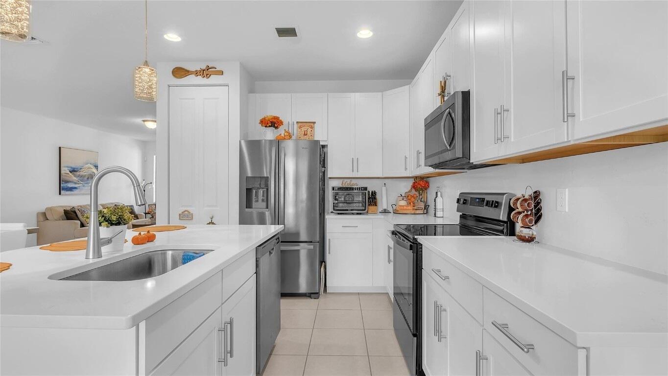 RESIDENCES AT PALM AIRE - Residential Lease