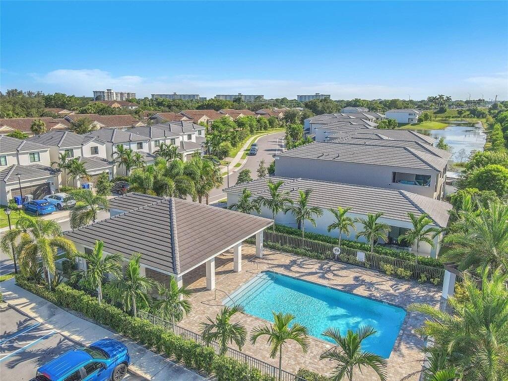 RESIDENCES AT PALM AIRE - Residential Lease