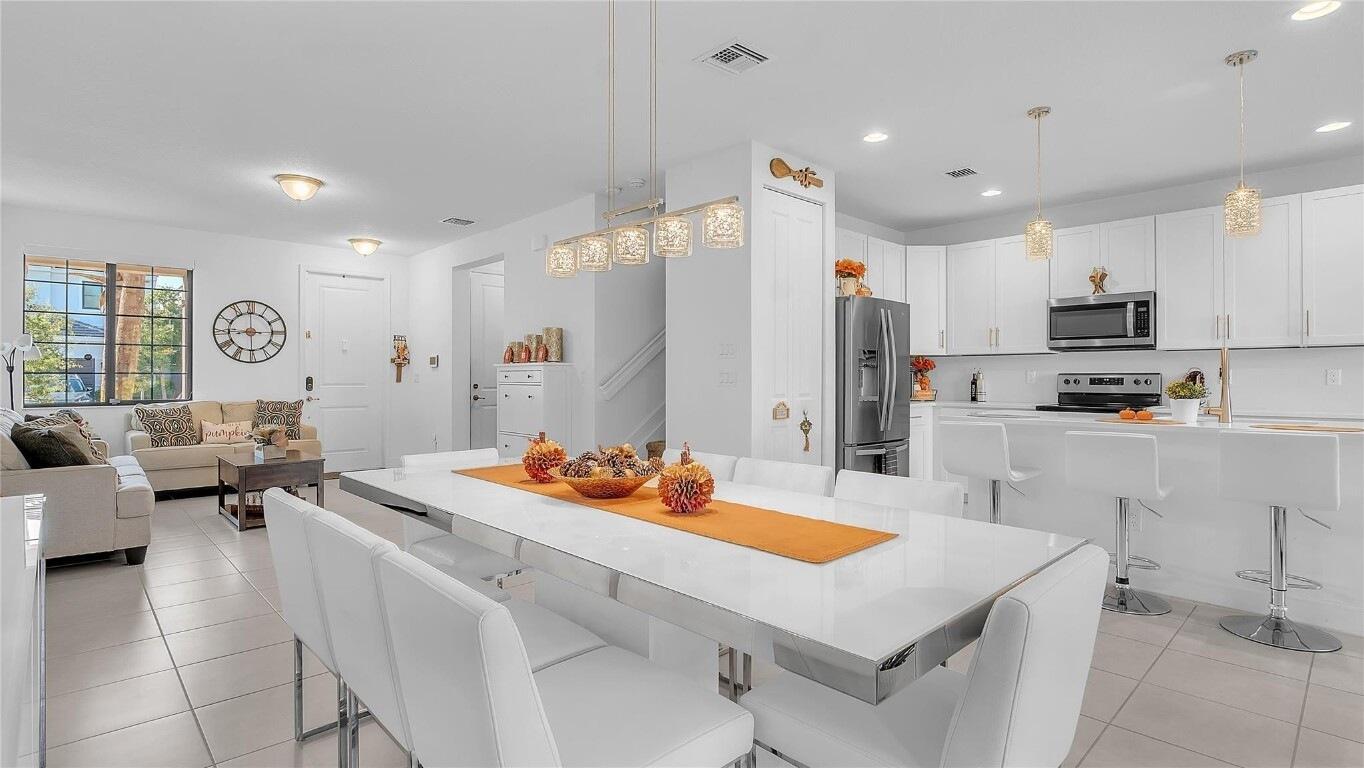 RESIDENCES AT PALM AIRE - Residential Lease