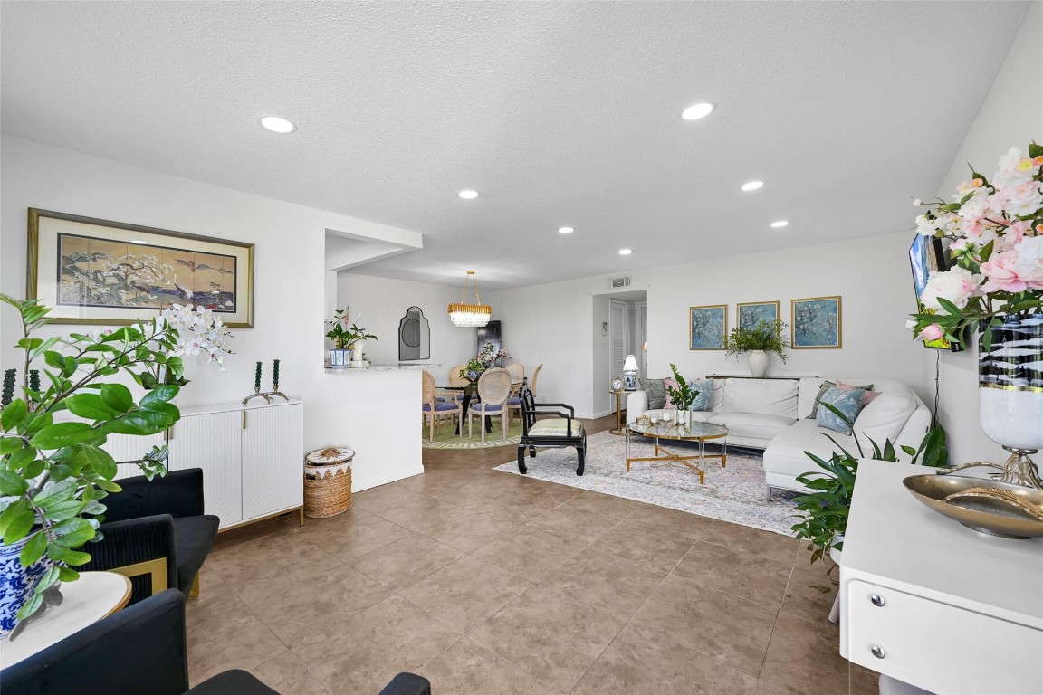 211 Bayview Avenue C